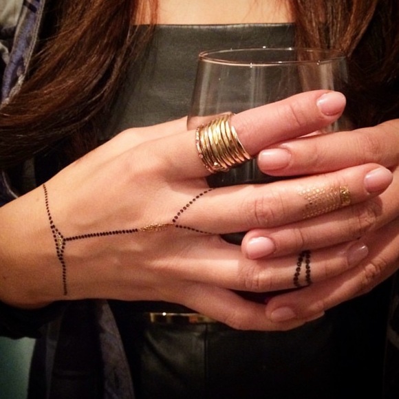 Flash tats- stunning + super fun temp tats in gold, black & silver! - Picture 7 of 7